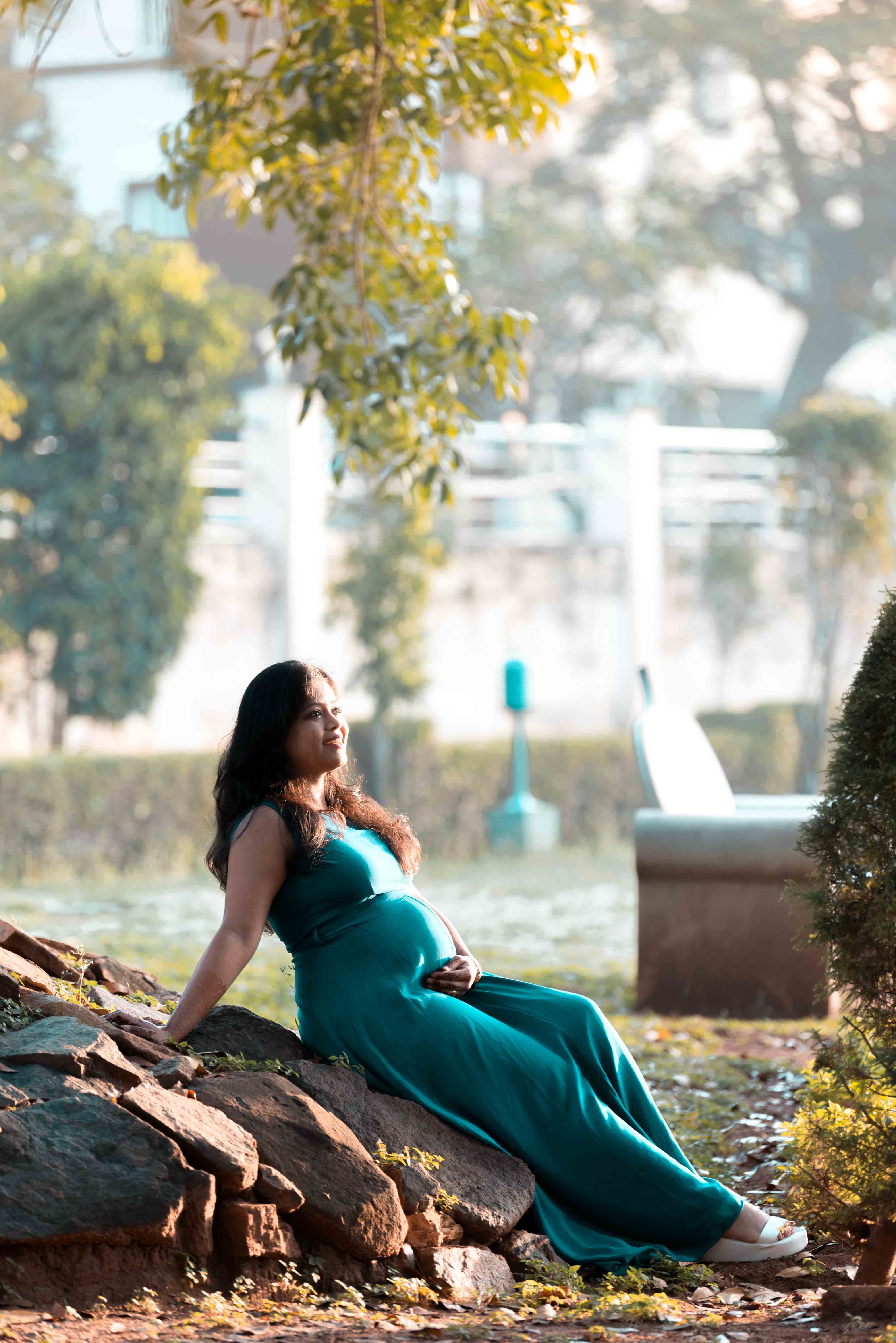 indoor maternity photoshoot